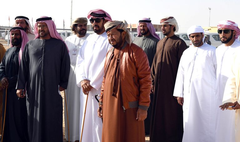 الشيخ سلطان بن زايد متحدثاً عن أهمية التراث أمام الإعلاميين