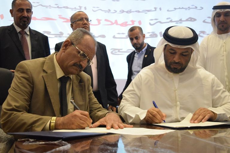 جانب من توقيع الاتفاقية