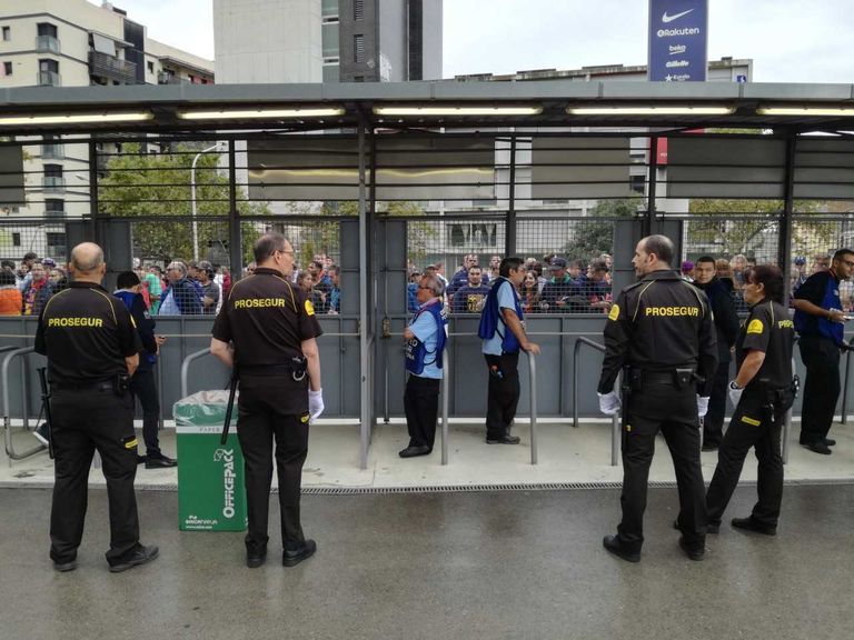 من الجمهور من الحضور ملعب كامب نو