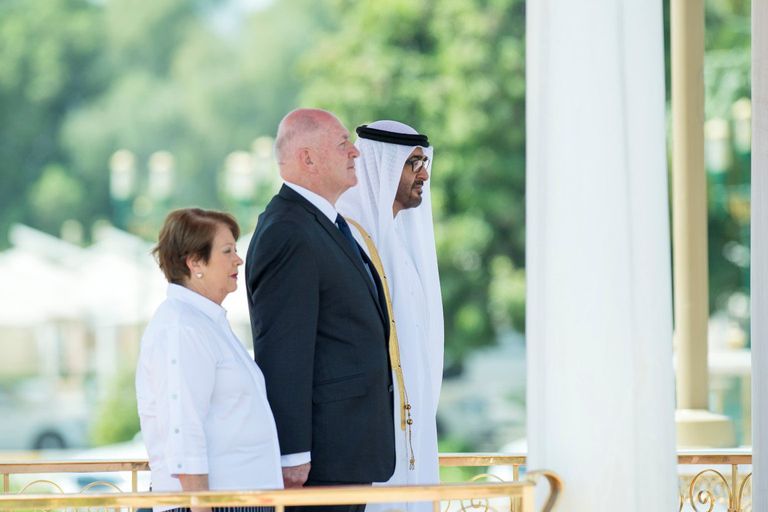 الشيخ محمد بن زايد آل نهيان يستقبل السير بيتر كوسغروف حاكم عام أستراليا