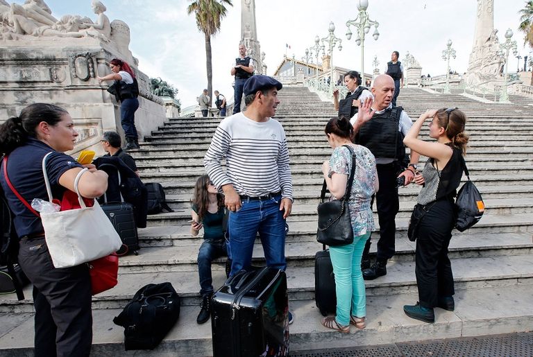 استنفار أمني في فرنسا بعد الهجوم الإرهابي في مرسيليا- رويترز