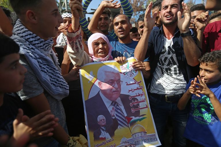 رامي الحمد الله لدى وصوله إلى قطاع غزة - رويترز