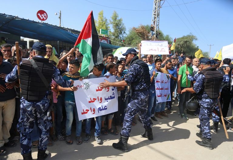 رامي الحمد الله لدى وصوله إلى قطاع غزة - رويترز