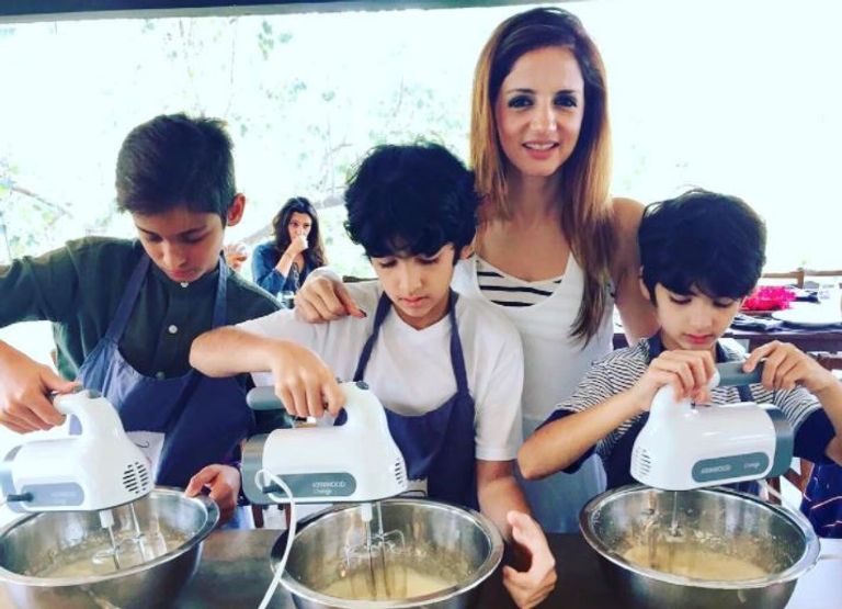 هريثيك روشان مع زوجته السابقة وأولادهما