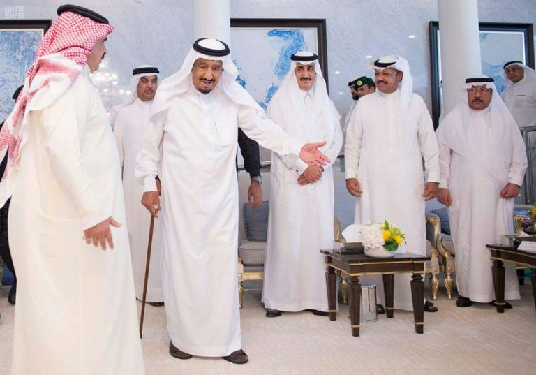 الملك سلمان خلال استقباله الملك حمد بن عيسى آل خليفة