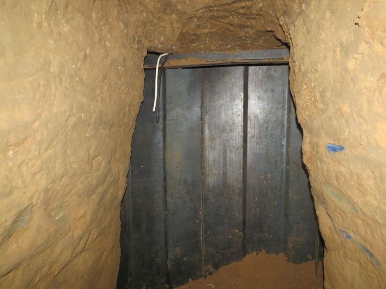 الجيش المصري يدمر نفقا حدوديا بشمال سيناء