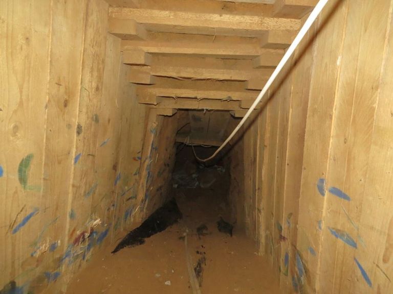 الجيش المصري يدمر نفقا حدوديا بشمال سيناء