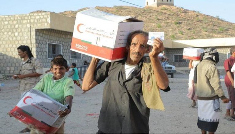 مساعدات لأهالي الوضيع ومودية بمحافظة أبين من الهلال الأحمر الإماراتي 