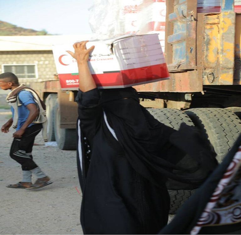 مساعدات لأهالي الوضيع ومودية بمحافظة أبين من الهلال الأحمر الإماراتي