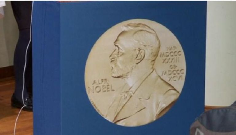 فوز 3 علماء أمريكيين بجائزة نوبل في الفيزياء