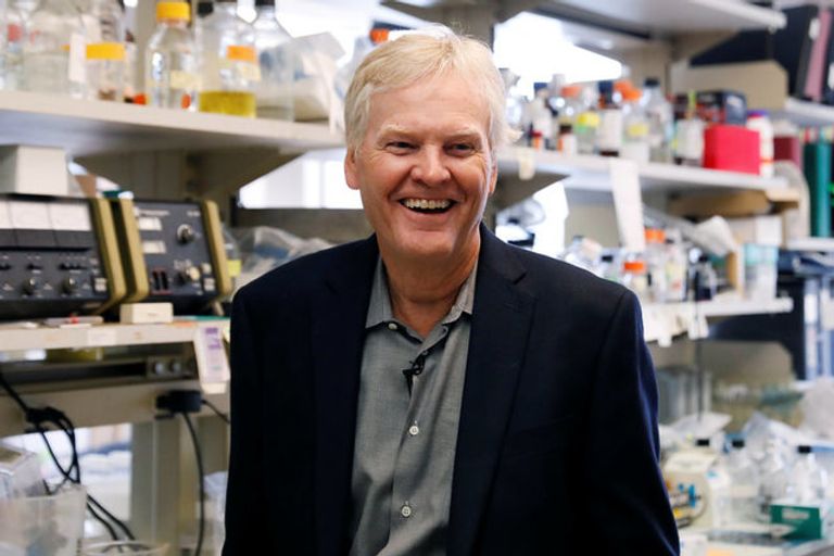 مايكل يانج فوز 3 علماء أمريكيين بجائزة نوبل للطب لعام 2017