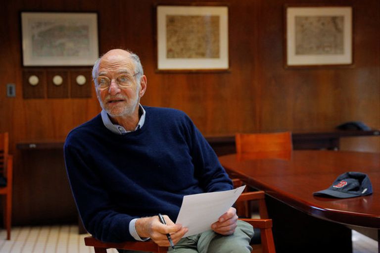 مايكل روسباش فوز 3 علماء أمريكيين بجائزة نوبل للطب لعام 2017