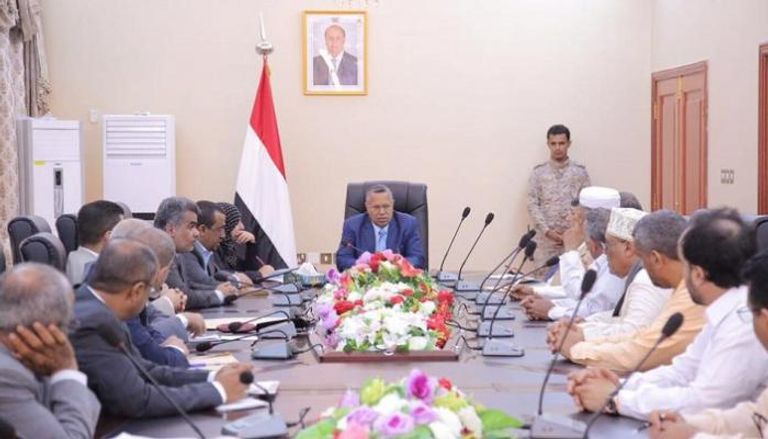 رئيس الوزراء اليمني باجتماع لمناقشة عمل الشركات والمؤسسات