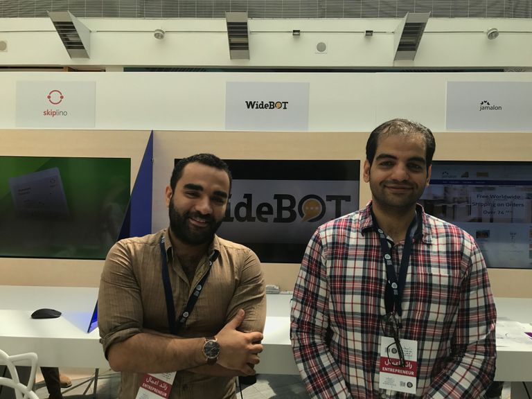 حضور لافت في سوق مشاريع الشباب العربي بدبي