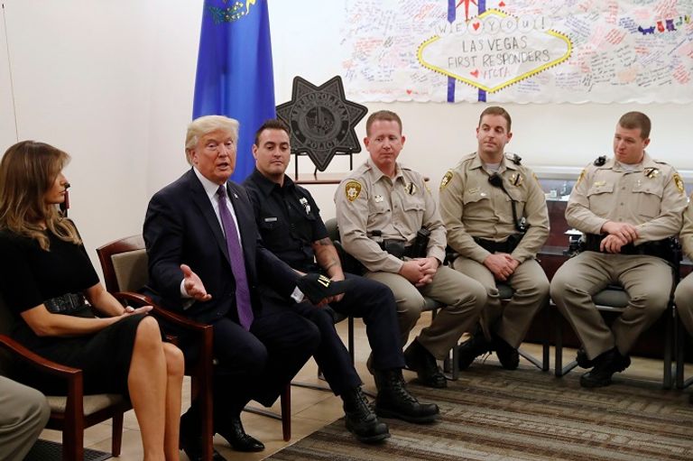 الرئيس ترامب وزوجته خلال وصولهما لاس فيجاس - أ. ف. ب