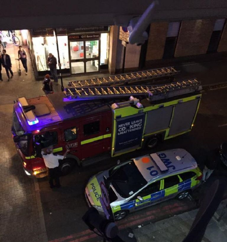 الشرطة البريطانية أمام المحطة