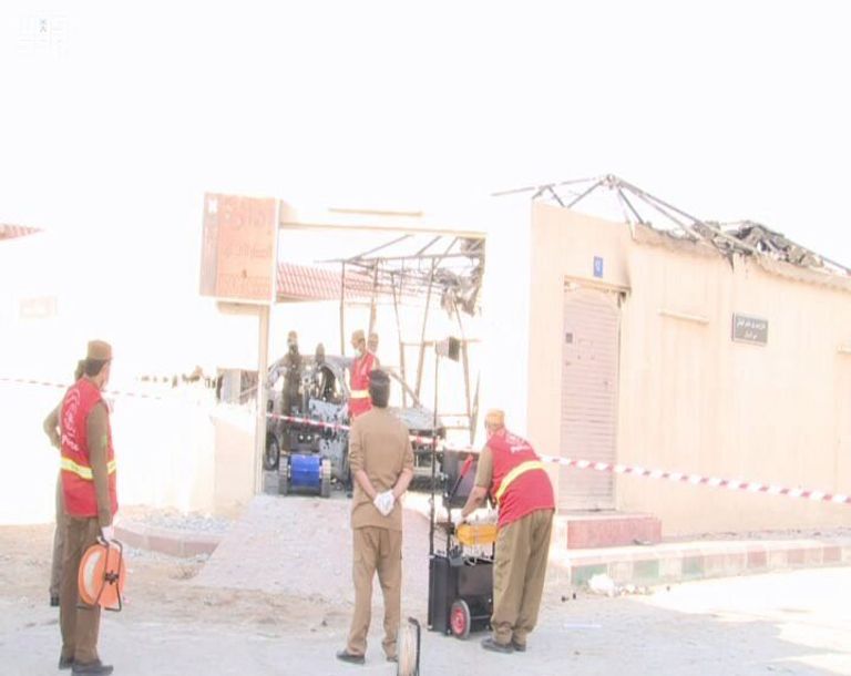 سيارة مدمرة بالموقع الذي شهد المداهمة بالرياض