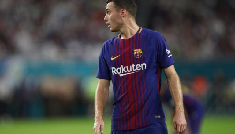 مدافع برشلونة يخرج عن صمته بعد ابتعاده عن مباريات الفريق