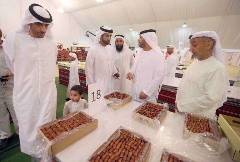 مزاد ليوا للتمور