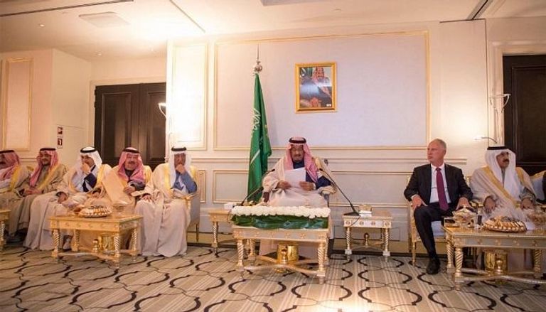 خادم الحرمين يستقبل أعضاء مجلس الأعمال السعودي الروسي