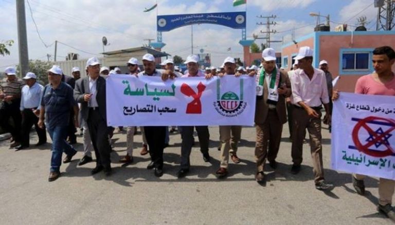 مظاهرة فلسطينية ضد سياسة إسرائيل في سحب التراخيص