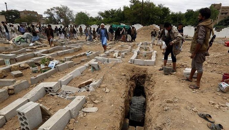 مليشيا الحوثي تتاجر في مقابر الموتى