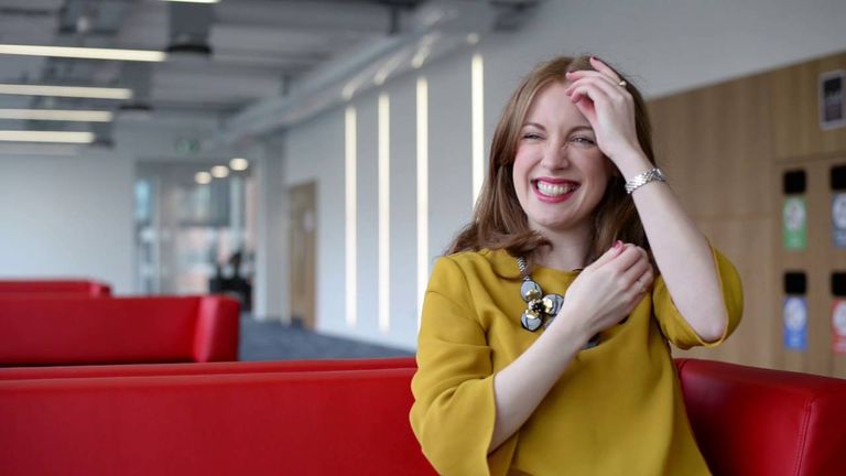 الأقوى هو من يبتسم