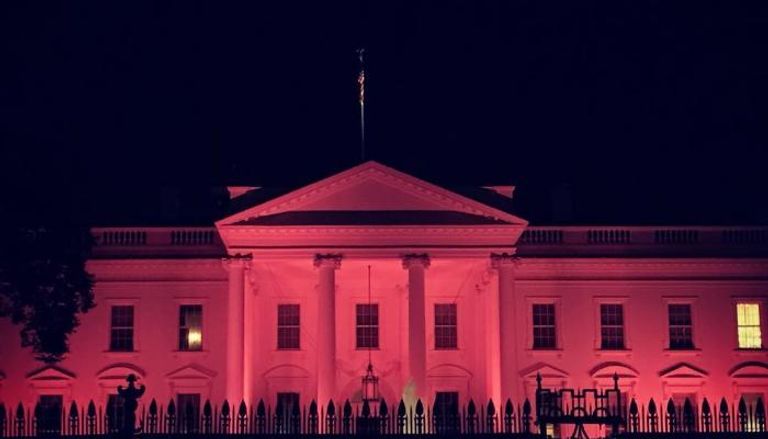 البيت الأبيض يكتسي باللون الوردي تضامنا مع مريضات سرطان الثدي
