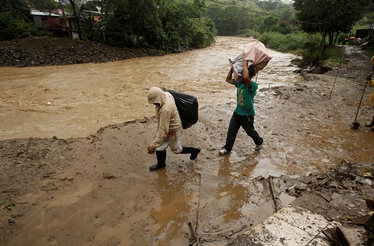 العاصفة نيت تغرق شوارع كوستاريكا - رويترز