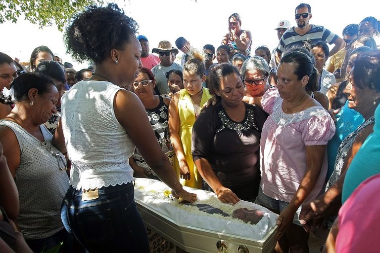 عشرات الأشخاص توجهوا لدفن الضحايا