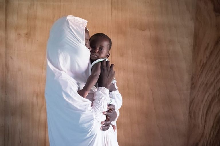 إستر - إحدى عرائس بوكو حرام وابنتها بيكي