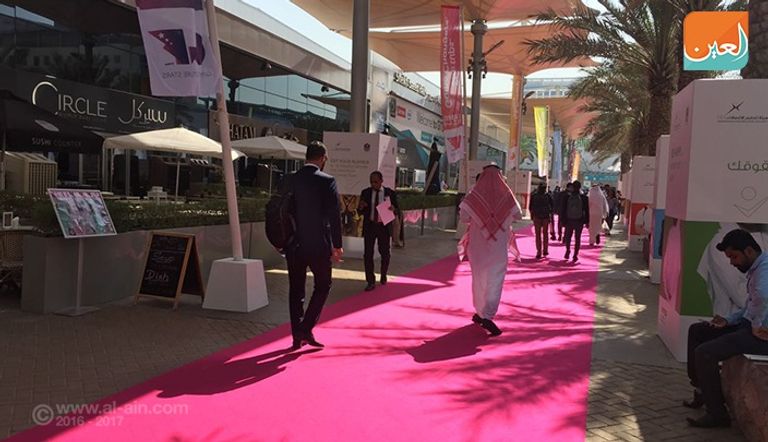 حمدان بن محمد يفتتح معرض 