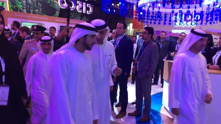 حمدان بن محمد يفتتح معرض 