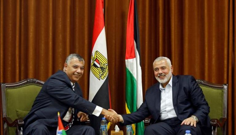 رئيس المخابرات المصرية مع رئيس المكتب السياسي لحماس