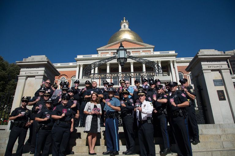احتفالات عالمية بالشهر الوردي 