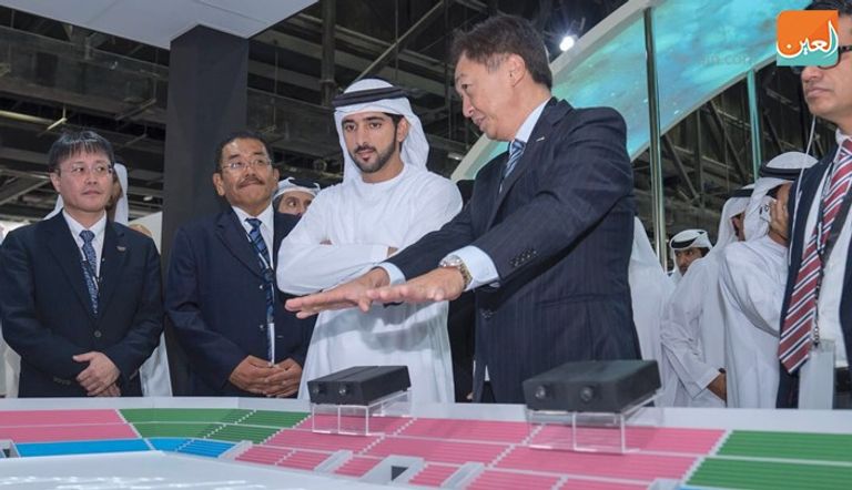 محمد بن راشد خلال زيارته لمعرض جيتكس