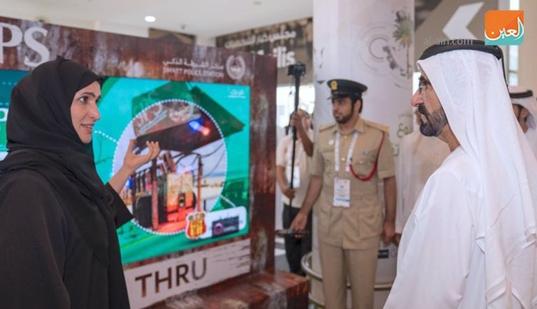 محمد بن راشد خلال زيارته لمعرض جيتكس