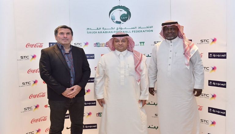 تيجالي مع عادل عزت رئيس الاتحاد السعودي