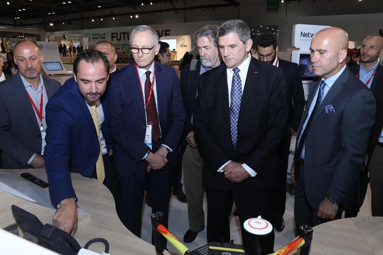 دفاع مدني دبي يطلق طائرة بدون طيار