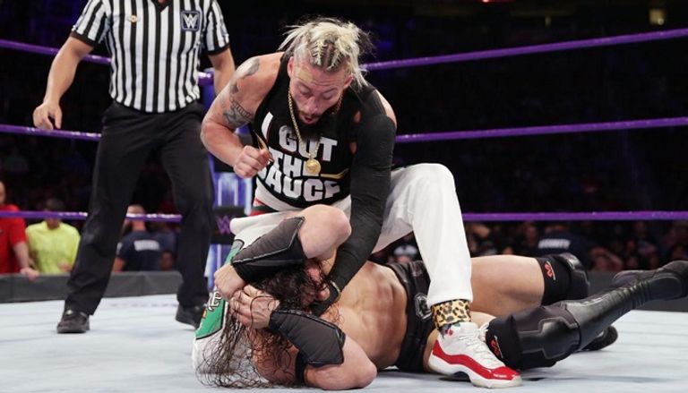 إنزو أموري يعتدي على نيفيل