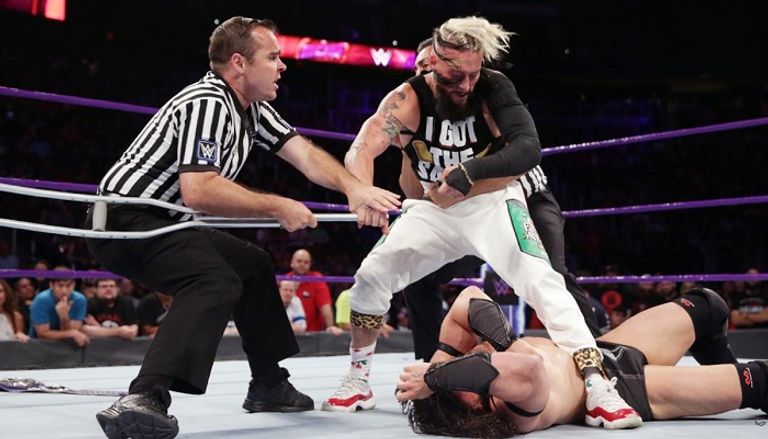 إنزو أموري يعتدي على نيفيل