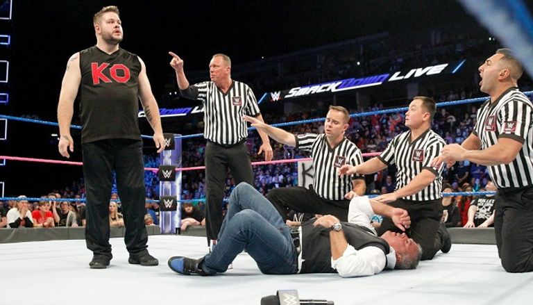 كيفين أوينز يركل شين