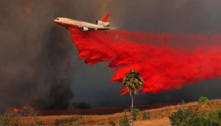 الحرائق تدفع كاليفورنيا إلى إعلان حالة الطوارئ