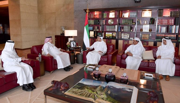 الشيخ منصور بن زايد آل نهيان يستقبل وزير التجارة السعودي