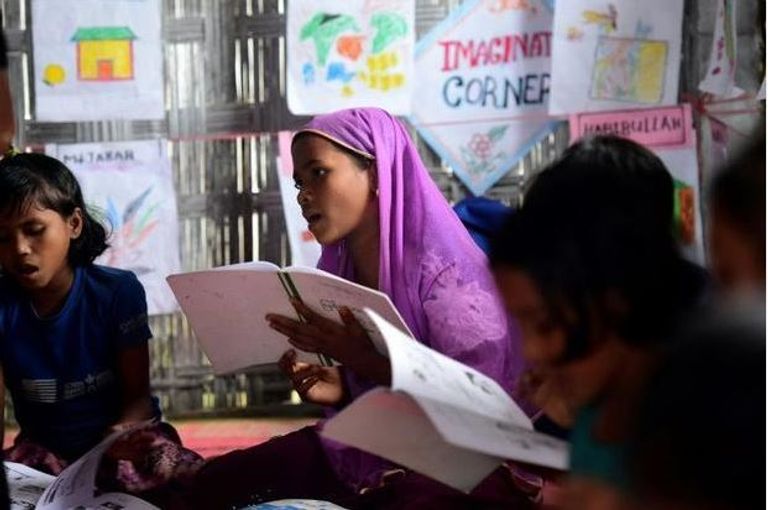 أطفال الروهينجا في مدرسة بأحد مخيمات بنجلاديش