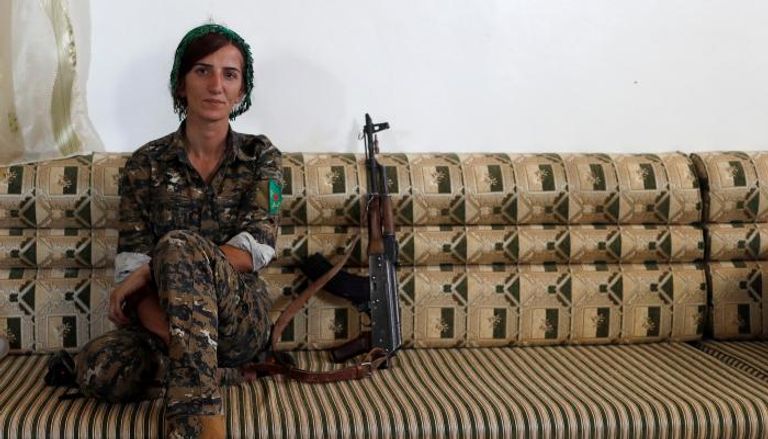 مقاتلة من القوات الكردية - أرشيفية