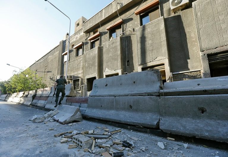 قوات الشرطة والجيش تحاصر موقع الحادث - أ. ف. ب