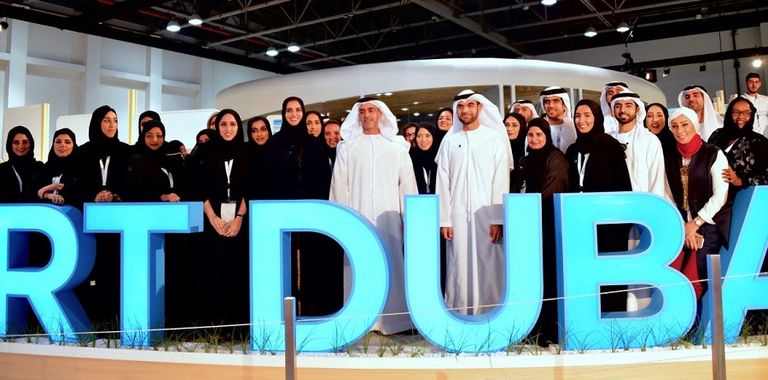 الفريق الشيخ سيف بن زايد آل نهيان أثناء تفقده الجناح