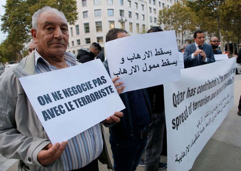 مظاهرات بالقرب من مقر اليونسكو ترفض إرهاب قطر