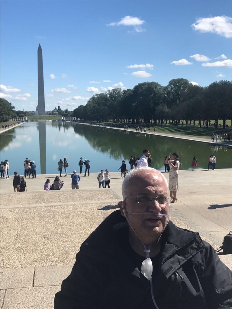 عريقات ملقب بكبير المفاوضين (أ.ف.ب)